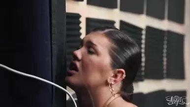 Daisy taylor blowing her while she blows