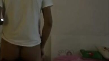 Delivery boy fucking the horny Asian Ladyboy in her house - 6 image