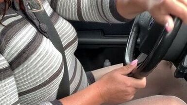 Crossdresser Kelly drive to carpark  for a wank in tights - 1 image