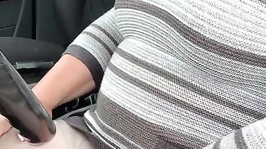 Crossdresser Kelly drive to carpark  for a wank in tights