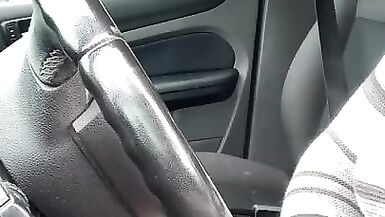 Crossdresser Kelly drive to carpark  for a wank in tights - 6 image