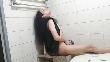 I Wash my Genitals in Hot Water and get Bluzz from it - 12 image