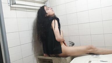 I Wash my Genitals in Hot Water and get Bluzz from it - 13 image