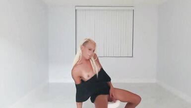 Salem Solo at her Friends new Condo - 8 image