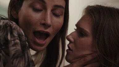 TS Stepmom really wants to bond - 1 image